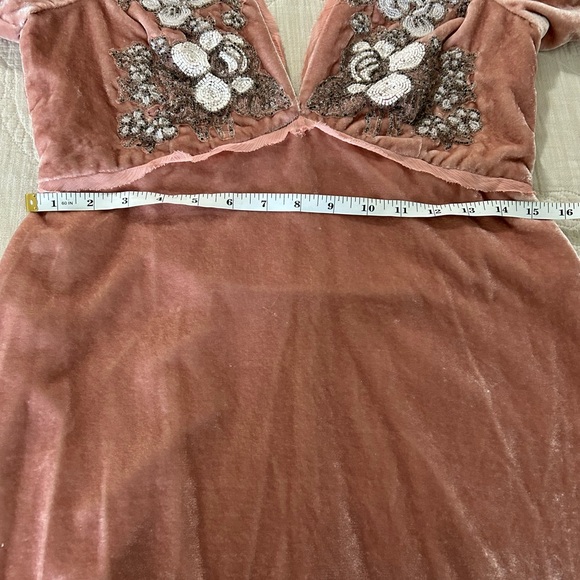 Elegant Floral Embroidered Velvet Dress - Picture 7 of 9